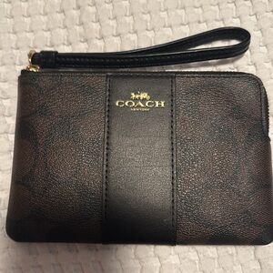 New Coach wristlet corner zip gold hardware logo wristlet